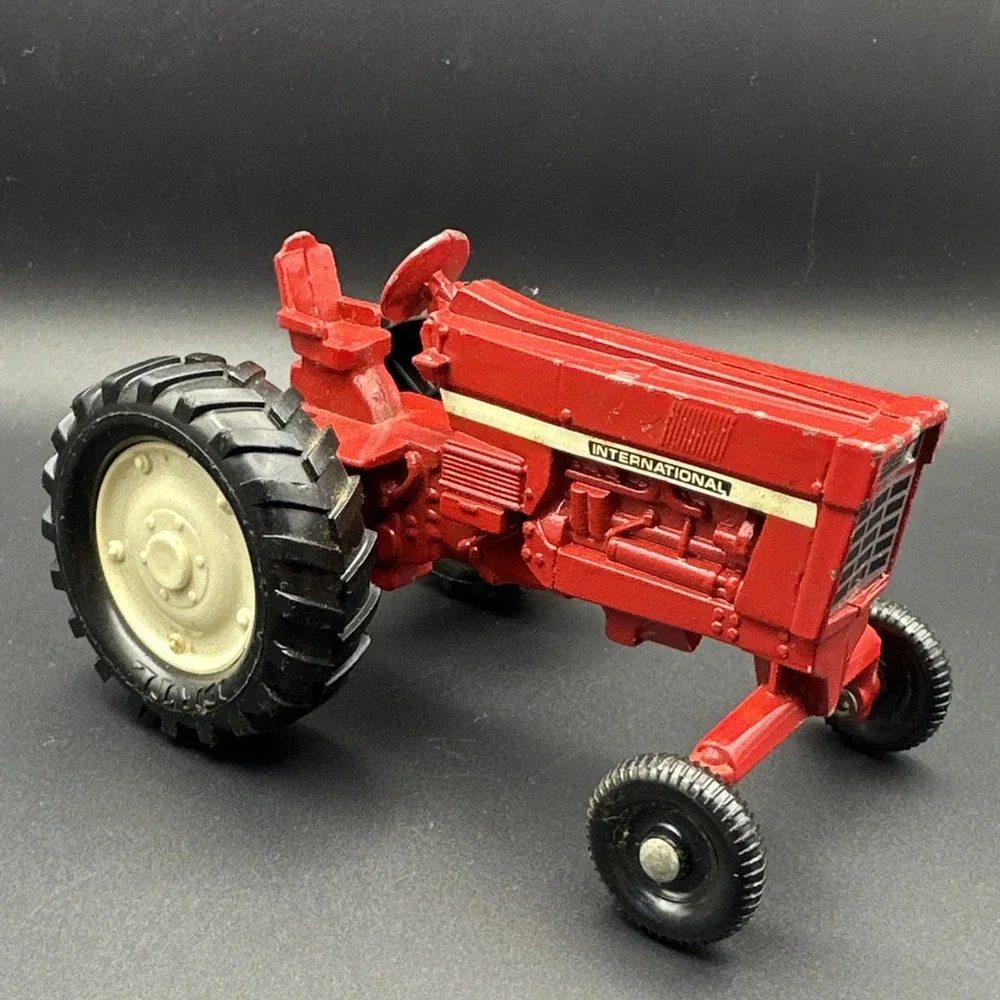 Ertl Red International Harvester IH Tractor Vintage Collectible 5 Inches Long‎